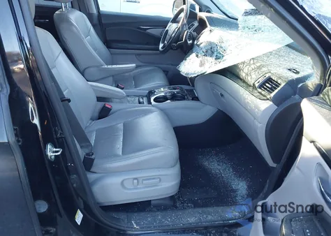 2016 Honda Pilot Touring z USA, uszkodzony, nr VIN 5FNYF6H97GB074356